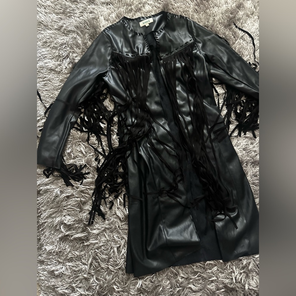 Elegant Black Leather Fringe Jacket - Picture 2 of 6